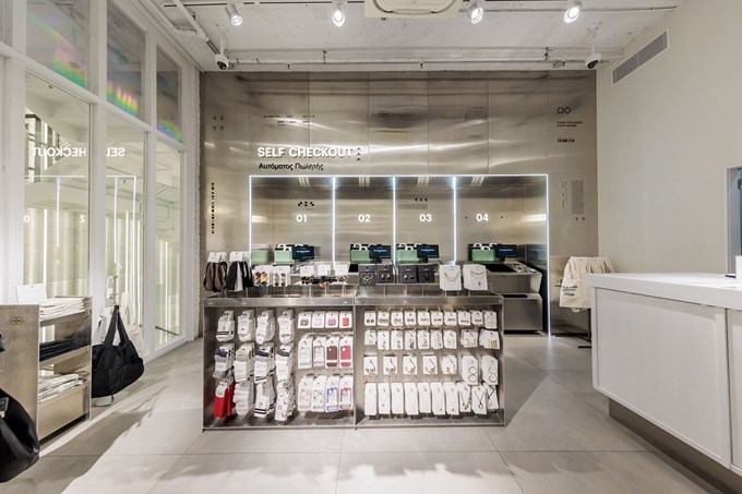 Η Pull&Bear επαναλειτουργεί το flagship κατάστημά της στην Αθήνα