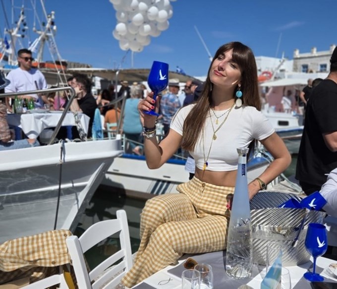 Πάσχα στην Πάρο για τη Βασιλική Ρούσσου - Το γλέντι στη Νάουσα με τη Grey Goose Altius