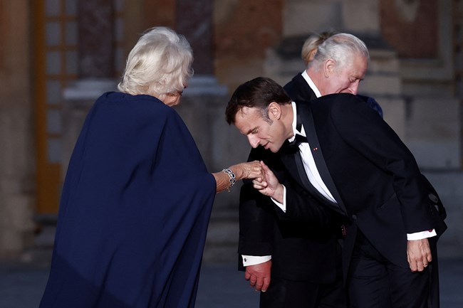 Βερσαλλίες: Με τιμές (και πολλούς διάσημους) άνοιξε το Παλάτι ο Μακρόν για τον Βασιλιά Κάρολο - εικόνες