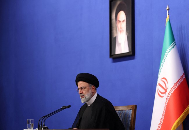 H Κριστιάν Αμανπούρ αρνήθηκε να φορέσει μαντίλα σε συνέντευξη με τον Ιρανό Πρόεδρο στην Νέα Υόρκη κι εκείνος δεν εμφανίστηκε ποτέ