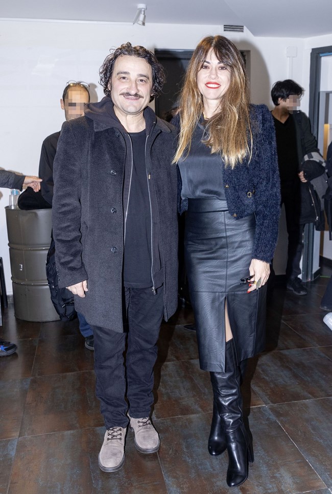 Λίνα Πρίντζου: Η pencil δερμάτινη φούστα που φόρεσε είναι το all day item του 2024