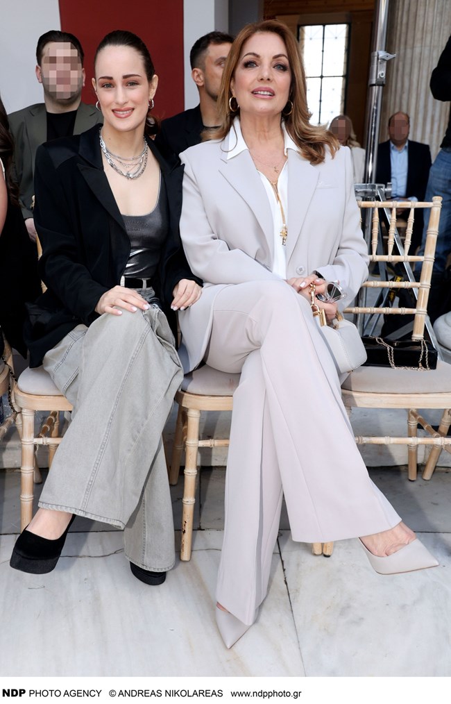 Η Άντζελα Γκερέκου σε επίδειξη Μόδας μαζί με την κόρη της Μαρία Βοσκοπούλου