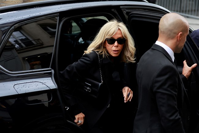 Τζέιν Μπίρκιν κηδεία, Μακρόν