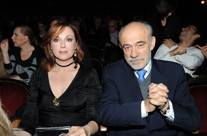 16 χρόνια πριν: H καλλονή Κοραλία Καράντη δίπλα στον Γιώργο Λιάνη με το αμφιλεγόμενο αξεσουάρ που είναι και πάλι τάση