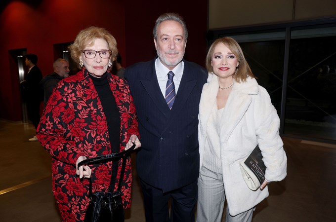 Η Μάρω Κοντού σε βραδινή έξοδο με το πιο πολυσυζητημένο χρώμα της φετινής σεζόν