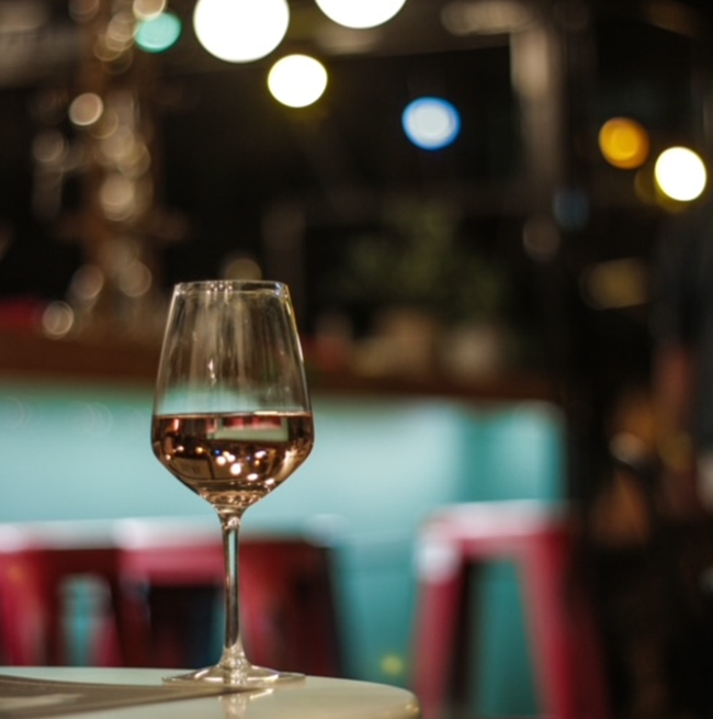 Tala’s Local meze & aperitivo: Ένα μοντέρνο cozy μεζεδοπωλείο