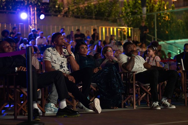 Η νύχτα που έκλαψε ο Γιάννης: Όσα έγιναν στην πρεμιέρα της ταινίας "Άνοδος: Η Ιστορία των Αντετοκούνμπο" στα Σεπόλια