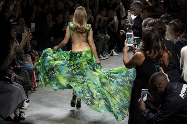 Τζένιφερ Λόπεζ, Jungle Dress