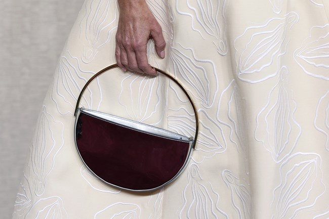 Τζίλιαν Άντερσον, φόρεμα με αιδοία, Χρυσές σφαίρες 2024