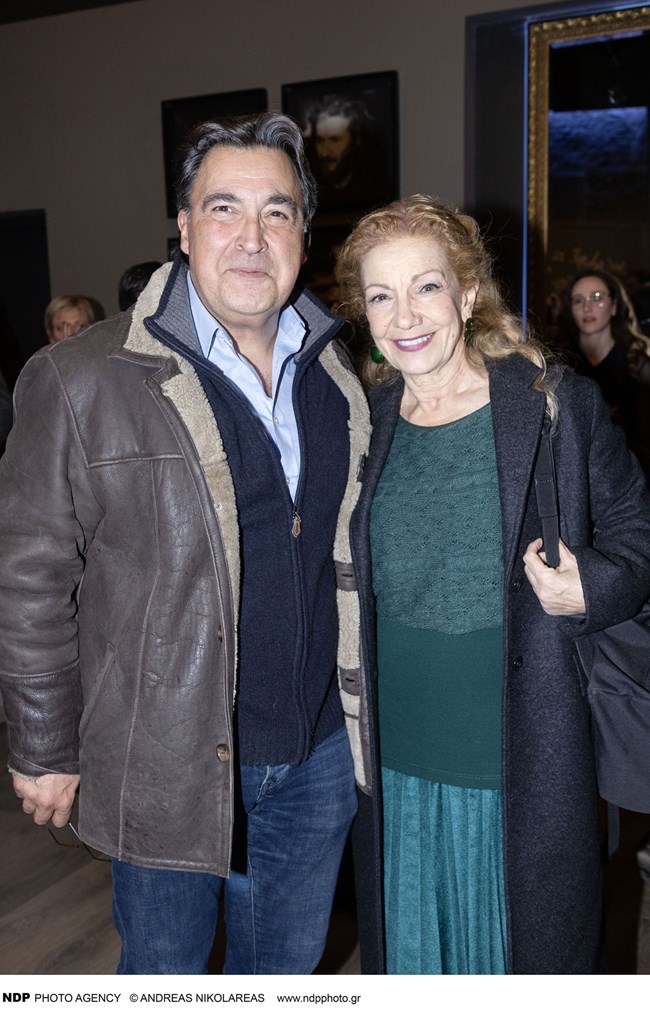 Πέμη Ζούνη: Η chic εμφάνιση σε θεατρική έξοδο