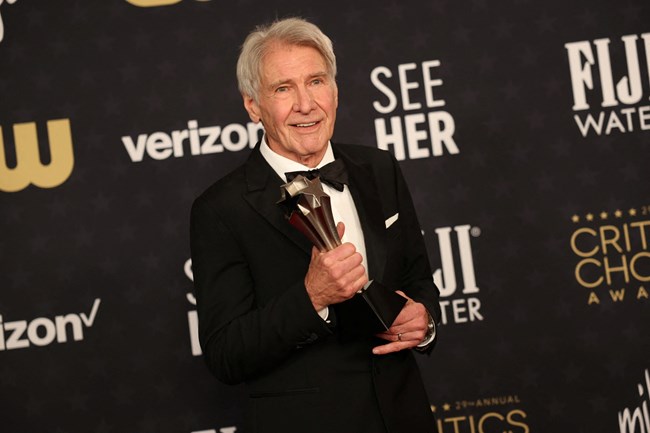 Χάρισον Φορντ: "Θέλω να ευχαριστήσω την υπέροχη σύζυγό μου, η οποία με στηρίζει όταν χρειάζομαι υποστήριξη" είπε για την Καλίστα Φλόκχαρτ