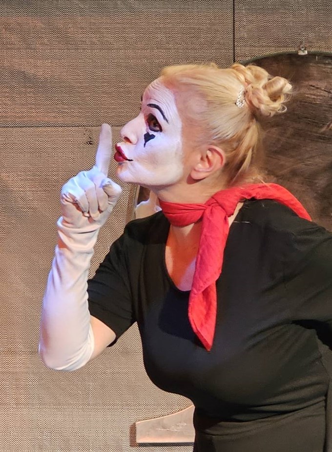 θεατρικη παρασταση