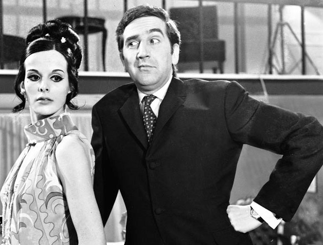 60 χρόνια πριν: Η Έλενα Ναθαναήλ με iconic φόρεμα που ήταν η απόλυτη τάση στα 60s