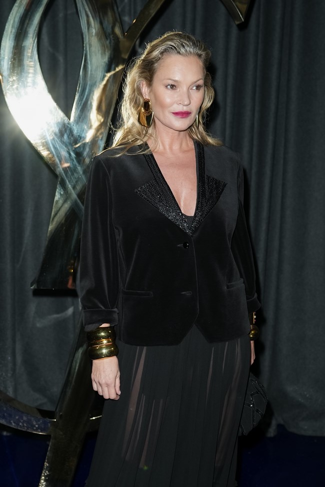 Κέιτ Μος και Ζόι Κράβιτζ μονοπώλησαν το ενδιαφέρον στο front row της επίδειξης του Saint Laurent στο Παρίσι