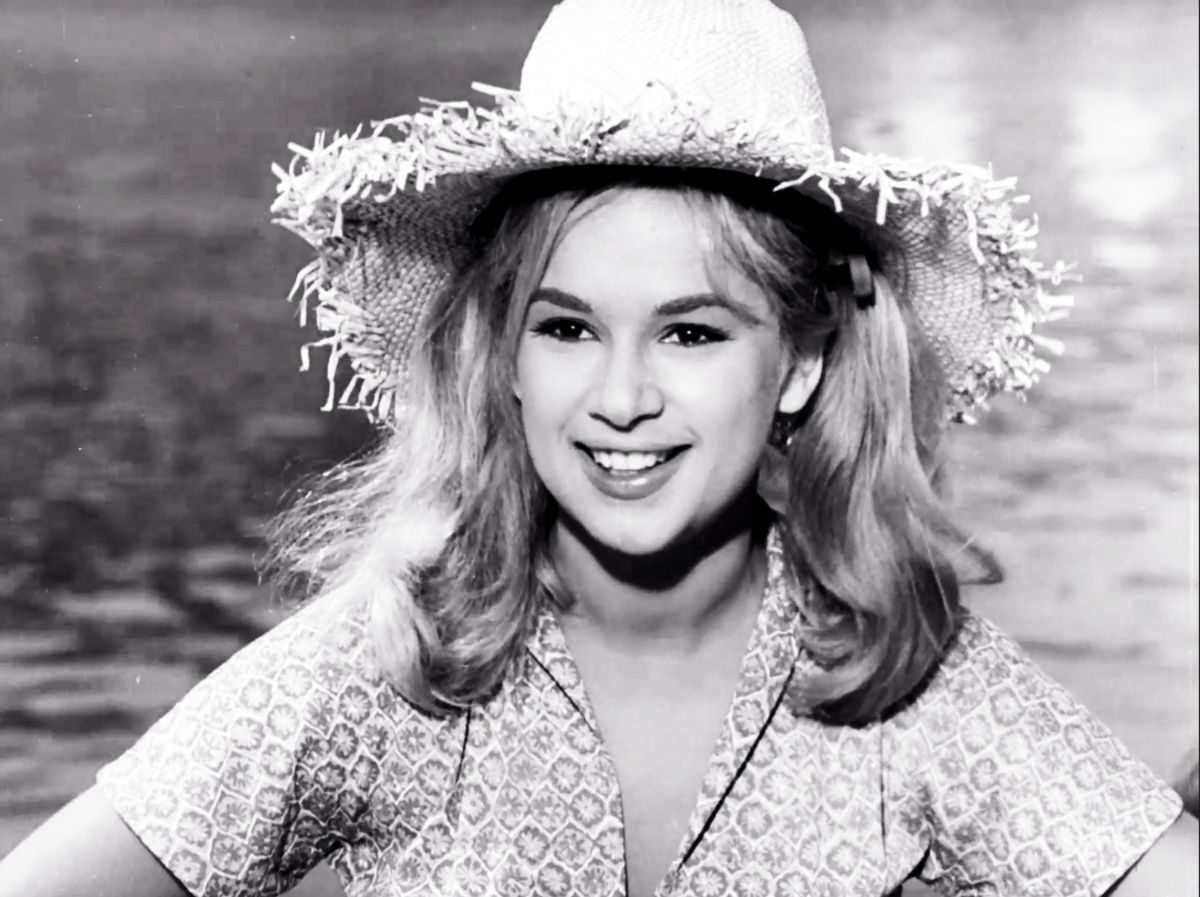 60 χρόνια πριν: Η Αλίκη Βουγιουκλάκη με εντυπωσιακή τουαλέτα στις Κάννες πλάι στον Ομάρ Σαρίφ