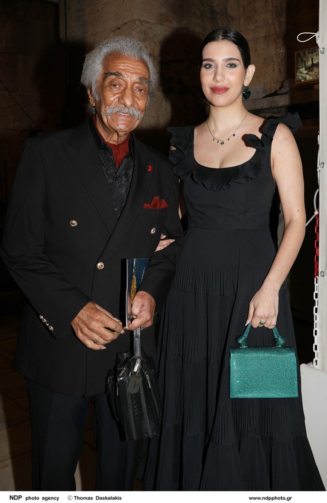 Δανιέλα Χατζή: Η όμορφη 20χρονη είναι το έκτο παιδί του 87χρονου Κώστα Χατζή και ασχολείται επαγγελματικά με το τραγούδι