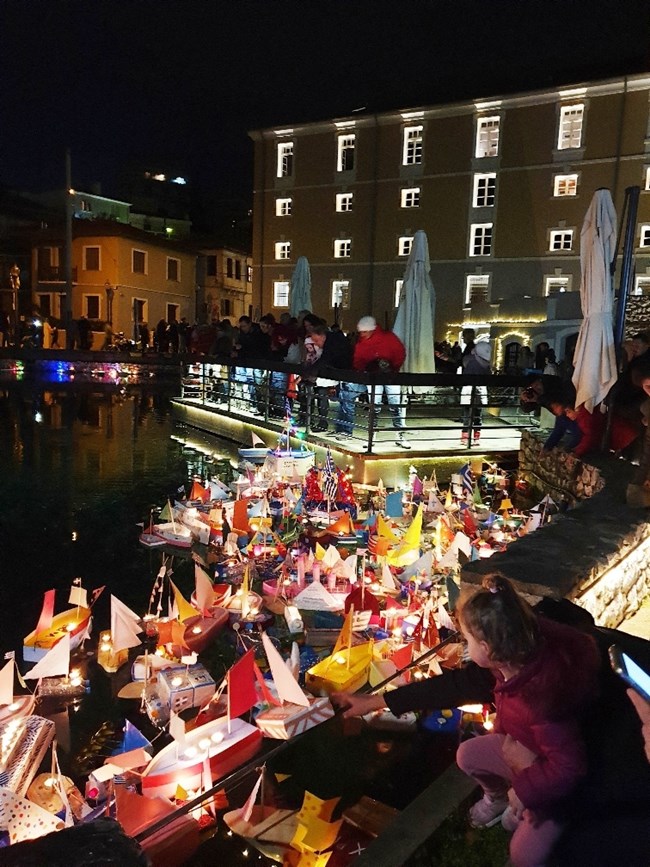 Στο πάρκο των πηγών της Αγίας Βαρβάρας οι ευχές ταξιδεύουν εν πλω