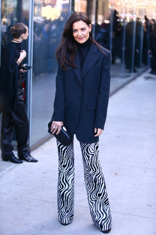 Κέιτι Χολμς: Φόρεσε με απαράμιλλο στιλ το πιο εκκεντρικό παντελόνι