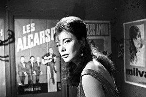 Εντυπωσιακή νύφη η Τζένη Καρέζη: Το σπάνιο κλικ με τον Σταύρο Νιάρχο ανήμερα του γάμου της