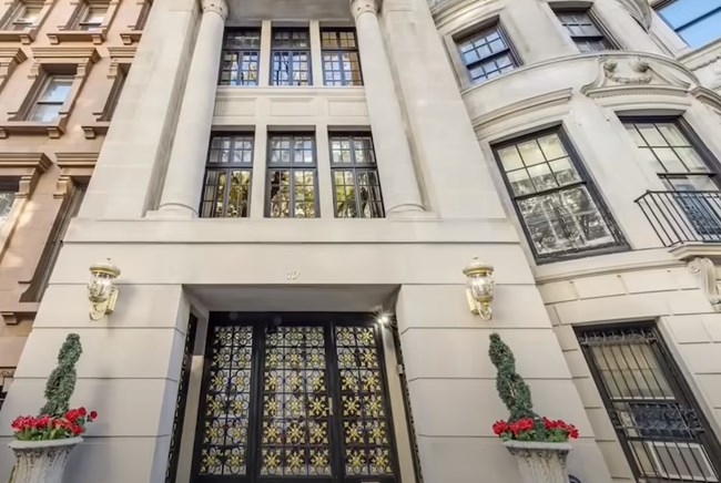 Στο εσωτερικό της πολυτελούς κατοικίας της Ιβάνα Τραμπ οι Βερσαλλίες συναντούν το σαφάρι στη ζούγκλα