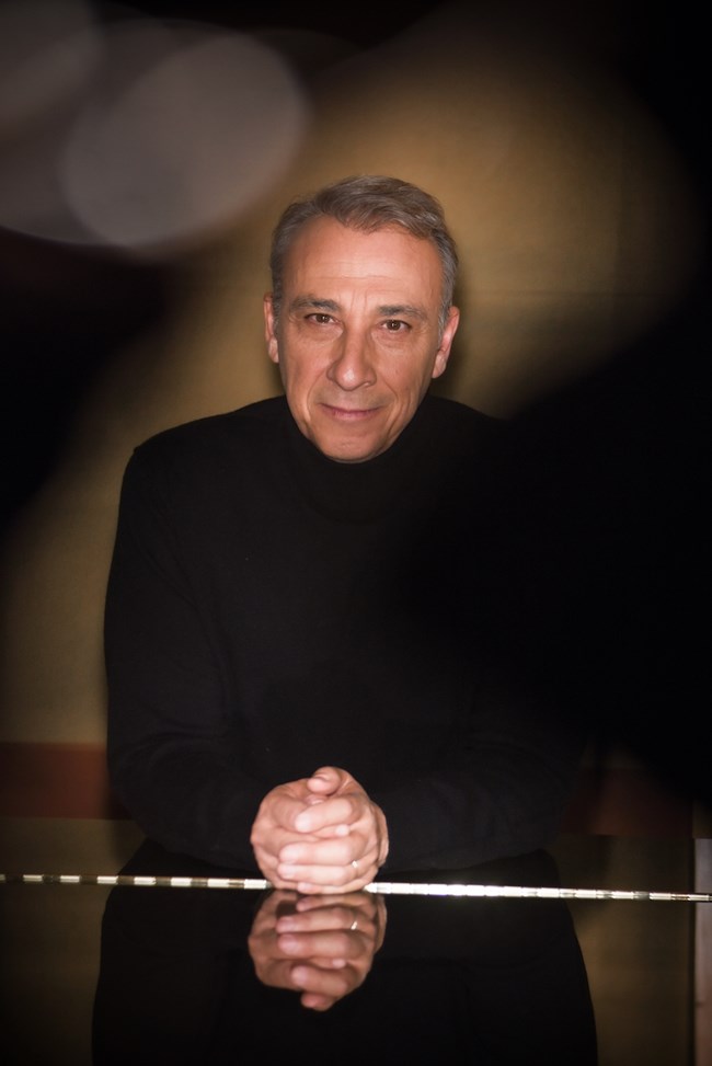 Ο Μίνως Μάτσας έρχεται στο Μέγαρο Μουσικής "Με μια Ιστορία"