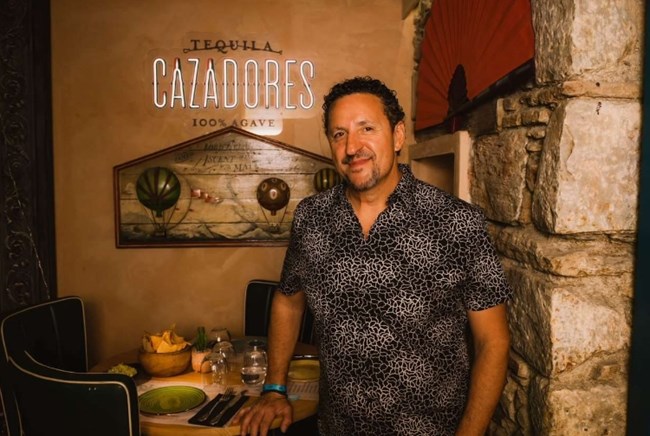 Ο Manny Hinojosa σύστησε την tequila Cazadores στην Ελλάδα