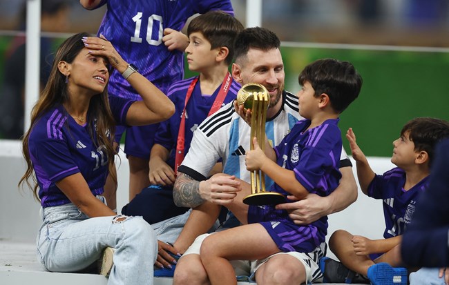 Λιονέλ Μέσι: Η συγκινητική του αντίδραση μόλις είδε τη μητέρα του μετά την κατάκτηση του Παγκόσμιου Κυπέλλου