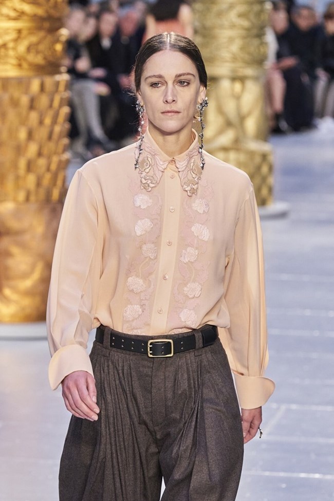 Αριάν Λαμπέντ: Όταν η σύζυγος του Γιώργου Λάνθιμου περπάτησε στην πασαρέλα του οίκου Chloé