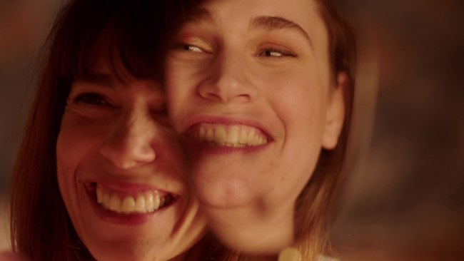 Μυρτώ Αλικάκη: "Η γονεϊκότητα σου μαθαίνει πως δεν είσαι το κέντρο του κόσμου"