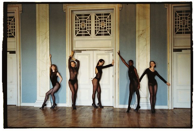 The C Edition: Πώς η Χριστίνα Κατσαούνη έκανε τα κορμάκια τη μεγάλη μας εμμονή