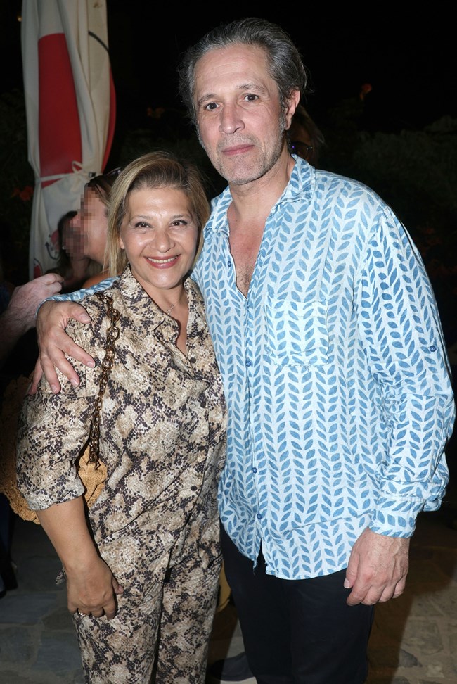 Γιώτα Νέγκα: H chic και ανανεωμένη εμφάνιση με ολόσωμη εμπριμέ φόρμα