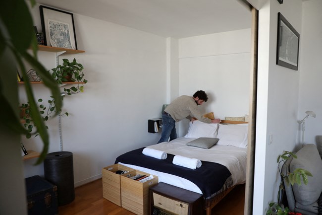 Ολυμπιακοί Αγώνες 2024: Οι Παριζιάνοι εγκαταλείπουν το Παρίσι και η Airbnb "ανοίγει σαμπάνιες"