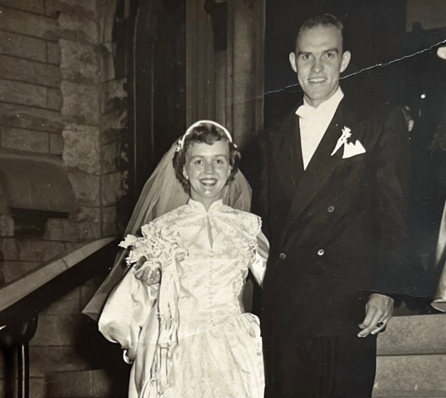 Ένα νυφικό, οκτώ νύφες! Εδώ και 72 χρόνια οι γυναίκες της οικογένειας μοιράζονται το ίδιο φόρεμα