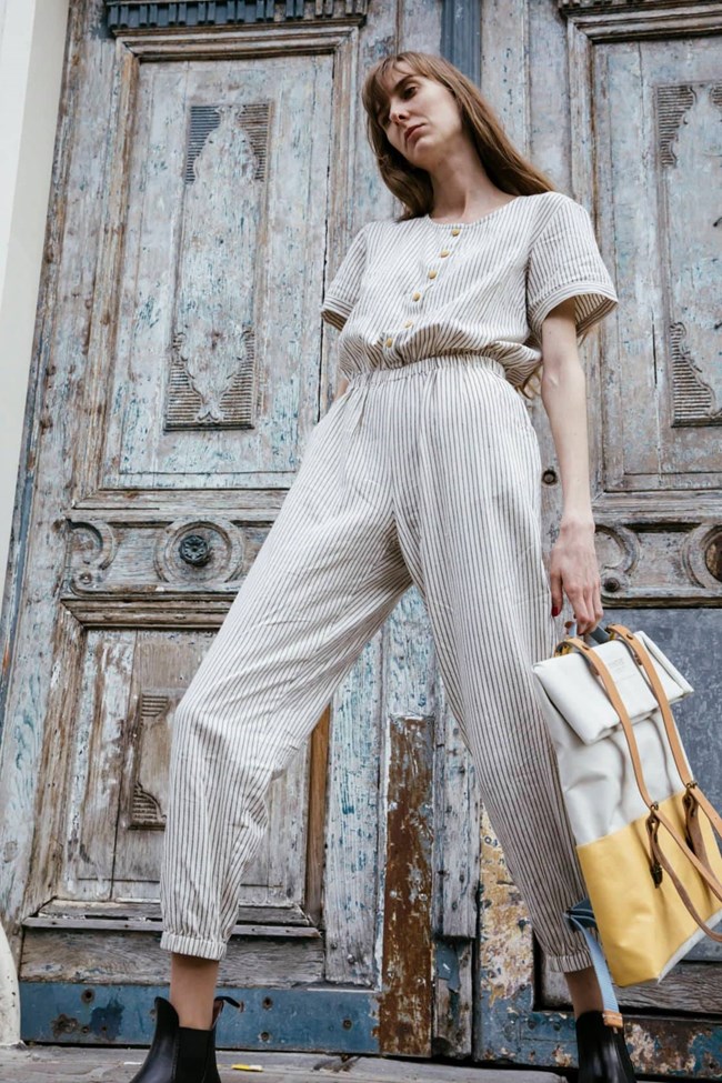 3QUARTERS: Η Γαρυφαλιά και ο Γιάννης σχεδιάζουν αξεσουάρ για αστικούς ταξιδιώτες από τις τέντες των μπαλκονιών μας