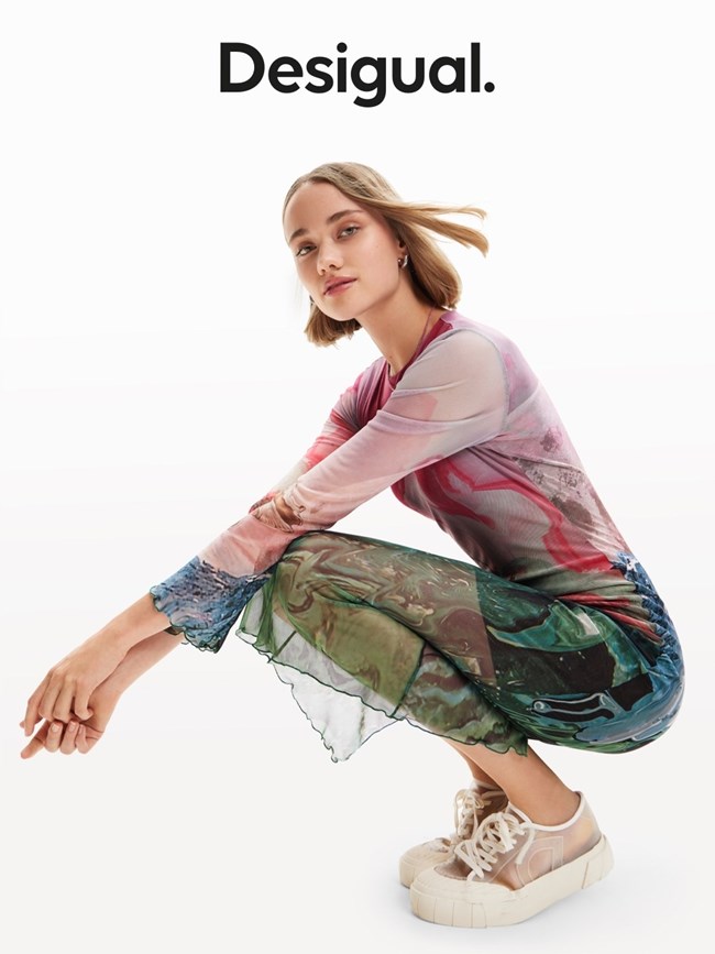 Φλοράλ, εμπριμέ και πολύχρωμα κολλάζ: Η νέα συλλογή της Desigual σε προσκαλεί να εκφράσεις τη μοναδικότητα σου