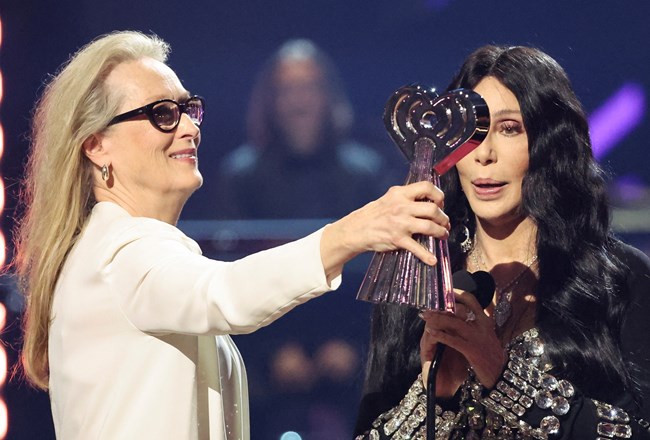 H  77χρονη Σερ είναι το Είδωλο της Χρονιάς: Και η 74χρονη Μέριλ Στριπ της το απονέμει