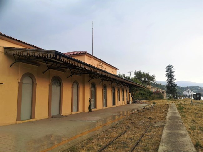 Πριμαρόλια, Αίγιο, σταθμός τραίνου