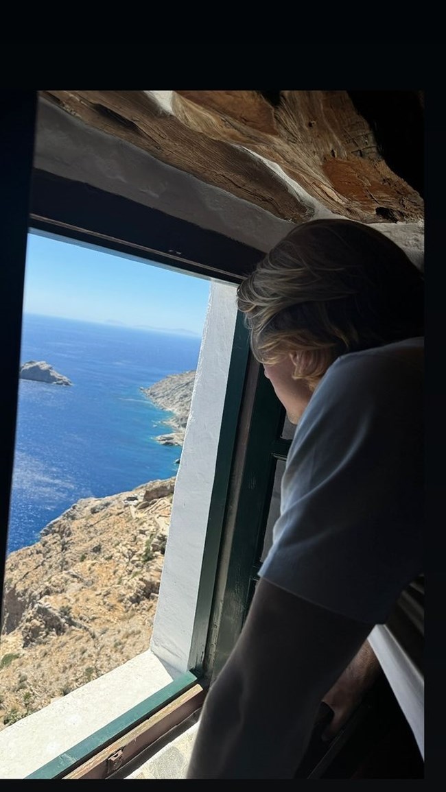 Παύλος – Μαρί Σαντάλ: Οι διακοπές στην Αμοργό με τα παιδιά τους