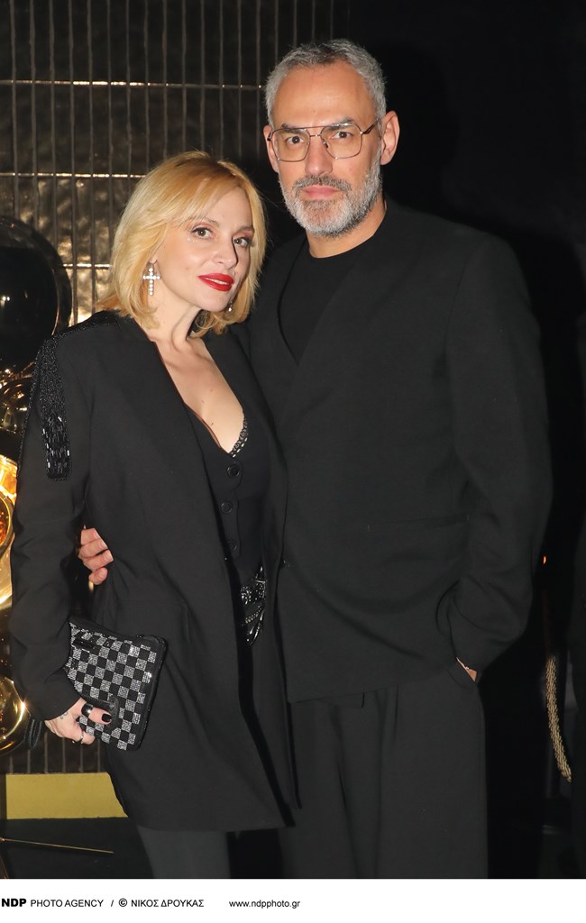 Ελεωνόρα Ζουγανέλη- Νίκος Συρίγος: Το αγαπημένο ζευγάρι με total black σε βραδινή έξοδο