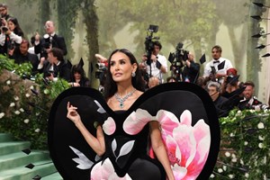 Ντέμι Μουρ: Η λαμπερή πρεμιέρα του Substance στο Λος Άντζελες δίπλα στις κόρες της