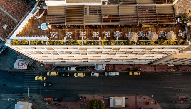 Το εστιατόριο του Brown Acropol Hotel αποκαλύπτει την χειμερινή ταράτσα που ψάχναμε