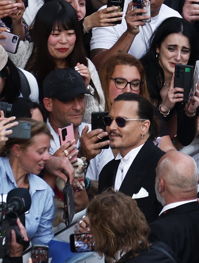 Κάννες 2023: Η θριαμβευτική επιστροφή του Τζόνι Ντεπ