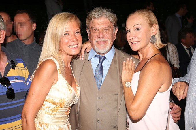 Ο Γιάννης Βούρος αγκαλιά με την πρώην και νυν σύζυγό του