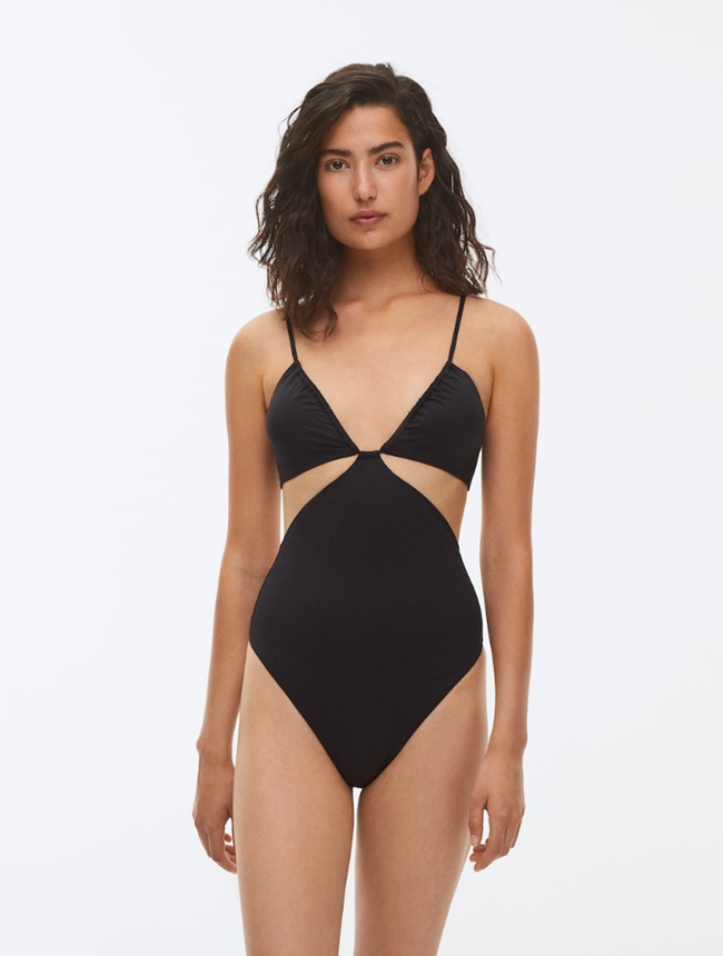 Το Oysho μαγιό της Ζενεβιέβ Μαζαρί είναι η πιο hot τάση του καλοκαιριού - Ολόσωμο με cut-outs