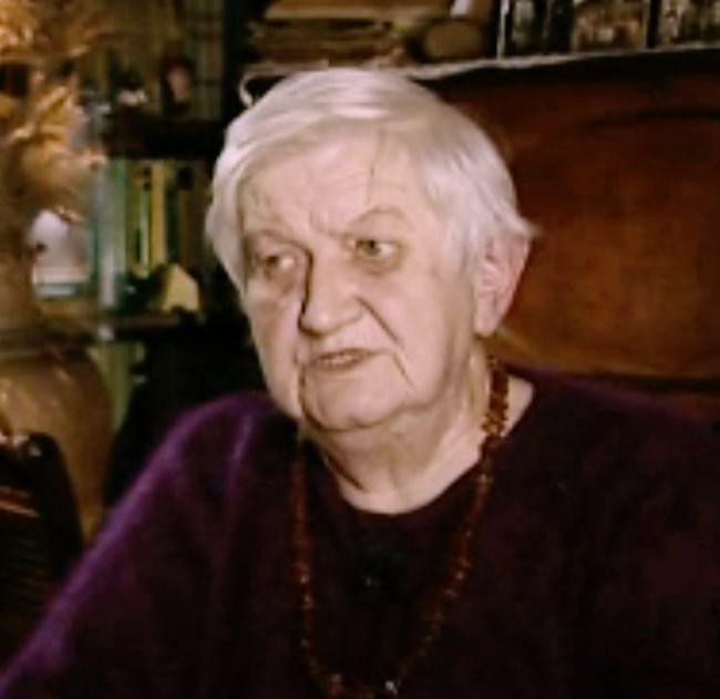 Το κορίτσι που έλαμπε στη "Ζώνη Ενδιαφέροντος" αφήνοντας κρυφά φαγητό στους κρατούμενους του Άουσβιτς είναι πραγματικό πρόσωπο