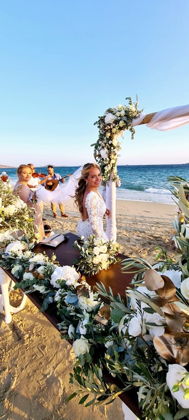 Το "I do" των ξένων που επιλέγουν την Ελλάδα για το γάμο τους ενδυναμώνει την οικονομία