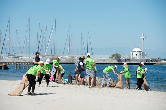 Εθελοντική δράση στην παραλία της Νέας Κρήνης με την Herbalife Nutrition