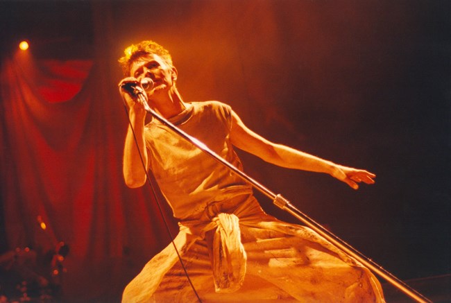 Το νέο ντοκιμαντέρ για τη ζωή του Ντέιβιντ Μπόουι είναι ένα ψυχεδελικό ταξίδι στο φεγγάρι