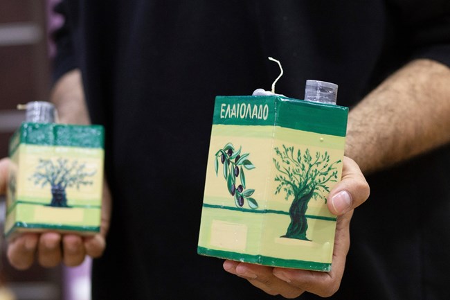 Θεσσαλονίκη: Λαμπάδες όλο τρέλα- από σούσι ως τενεκέ ελαιόλαδου