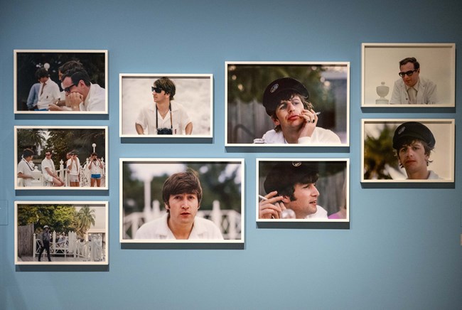 O Σερ Πολ ΜακΚάρτνεϊ στη National Portrait Gallery του Λονδίνου ως φωτογράφος αυτή τη φορά